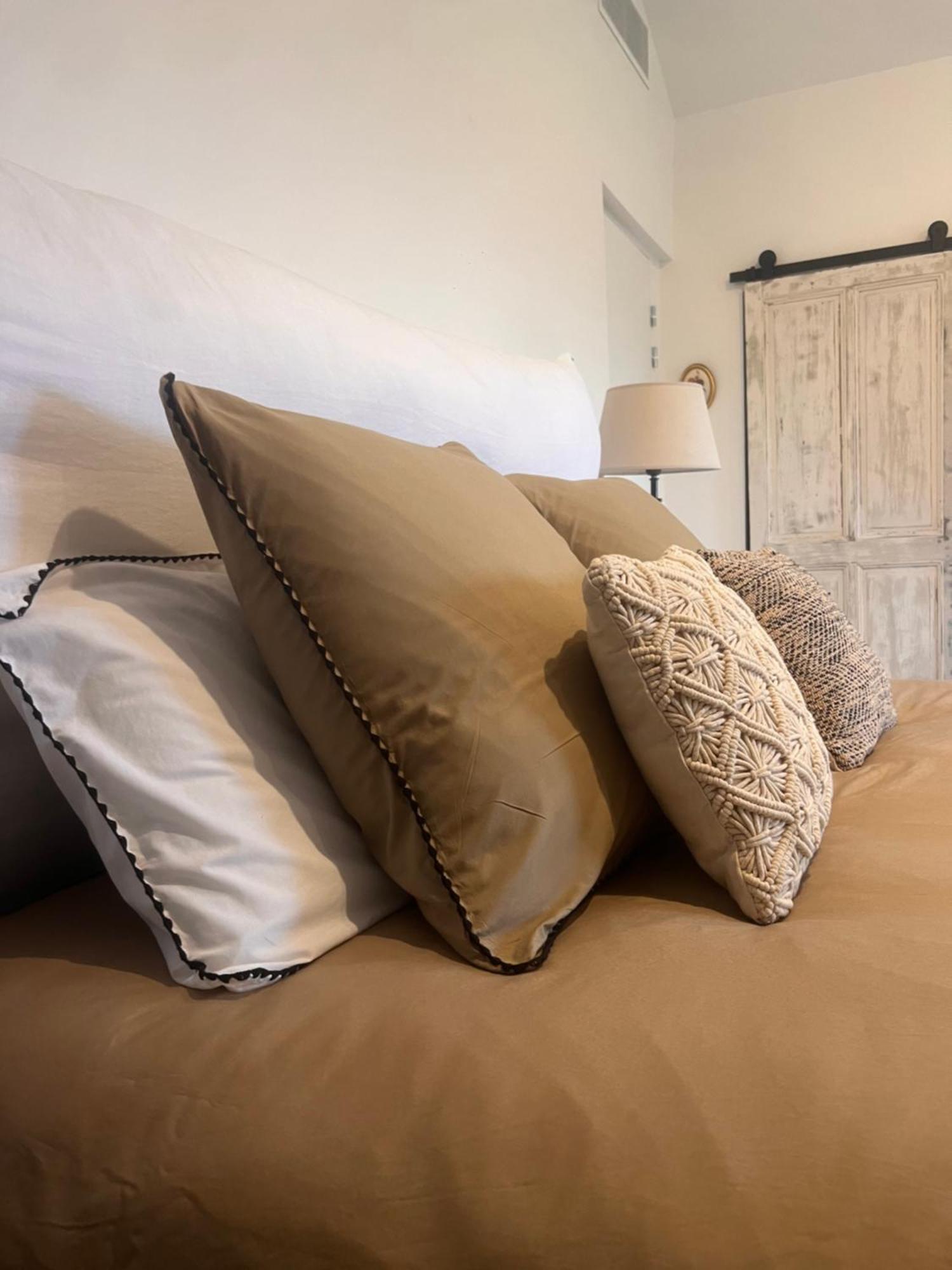 Au Pre De Karine Bed & Breakfast Cuneges Bagian luar foto
